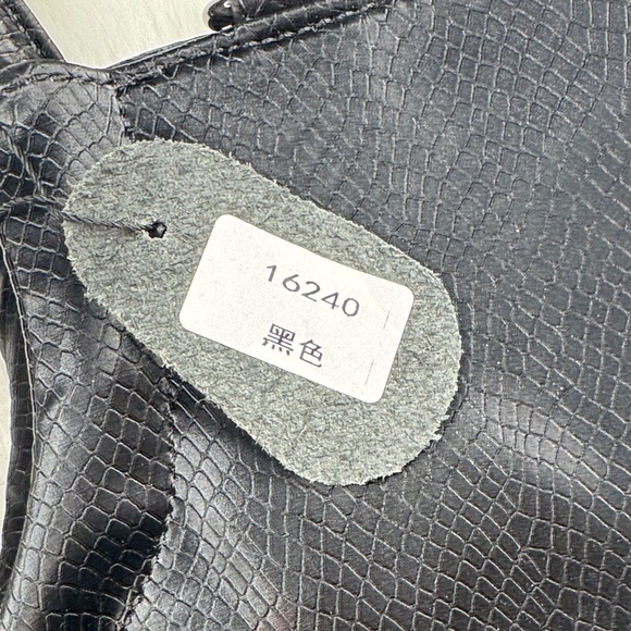 Black Fringe Studded Gothic Punk Rivet Fringe Shoulder Bag Agrippa brand purse - Picture 7 of 13